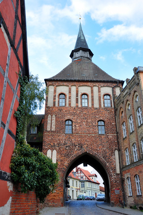 Bild zeigt einen Teil der Stadtmauer von Stralsund